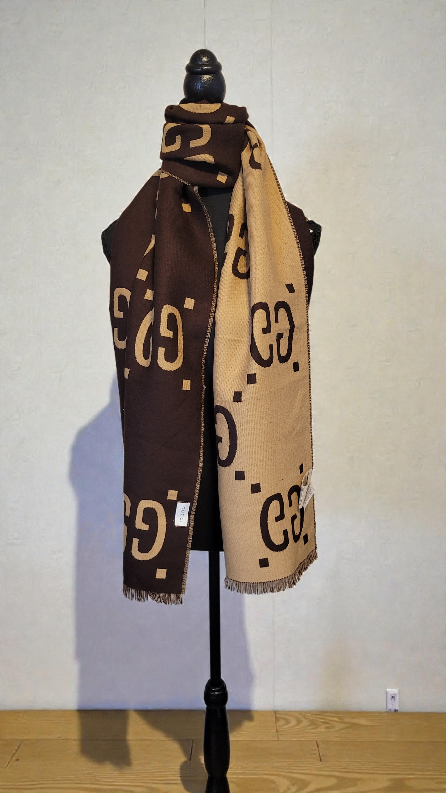GG scarf