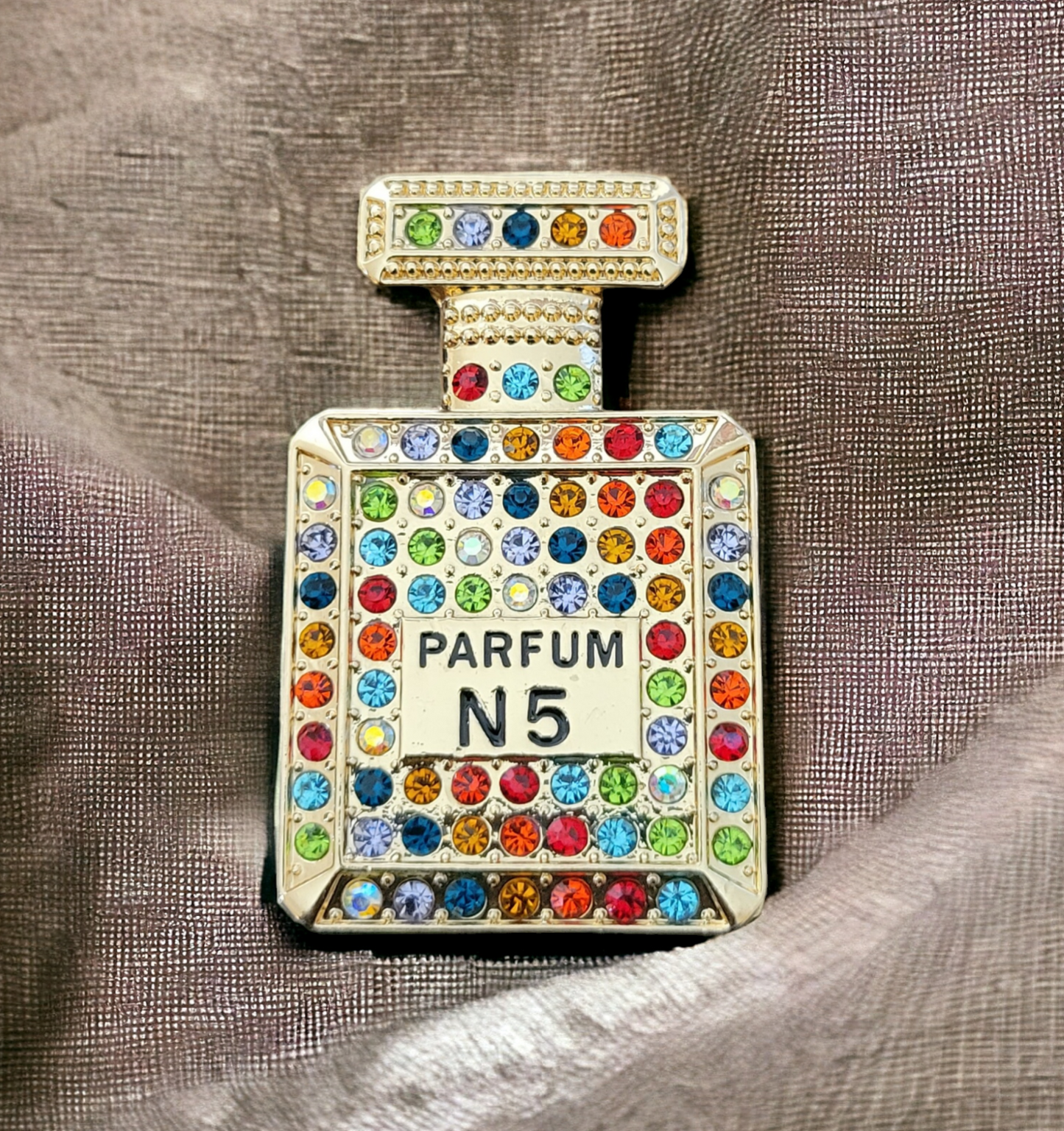 N5 brooch